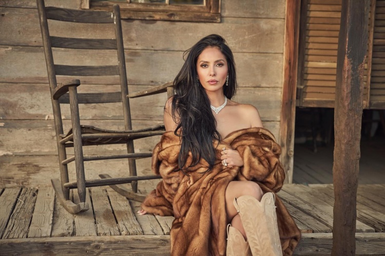 瓦妮莎晒照：闺蜜们鼓励我多拍照！甜瓜前妻拉拉：闺蜜就是指我啦